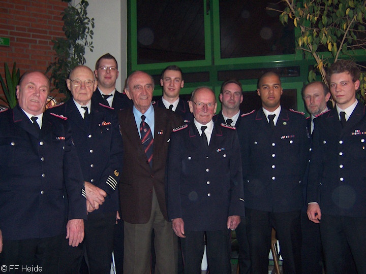 Die Geehrten fr insgesamt 220 Jahre Feuerwehrzugehörigkeit