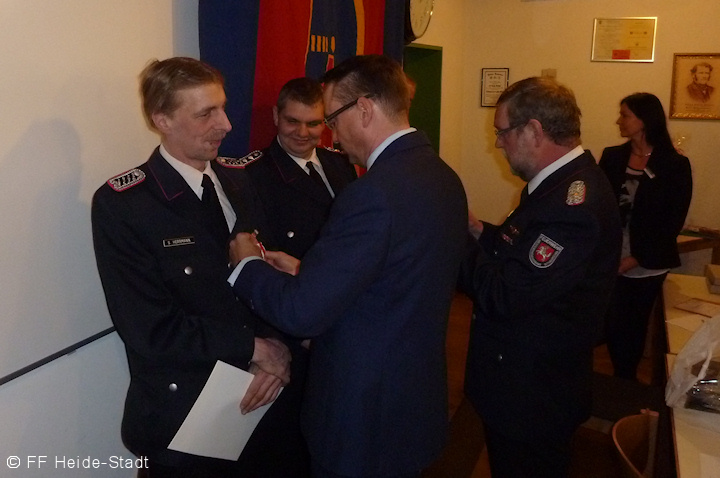 Sven und Ralle - Brandschutzehrenzeichen in Silber