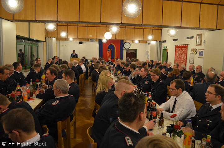 Ein Blick in den vollen Versammlungsraum