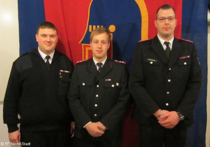 Beförderung zur Hauptfeuerwehrfrau mit drei Sternen