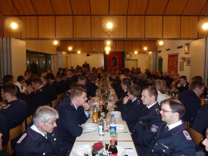 Ein Blick in den vollen Versammlungsraum