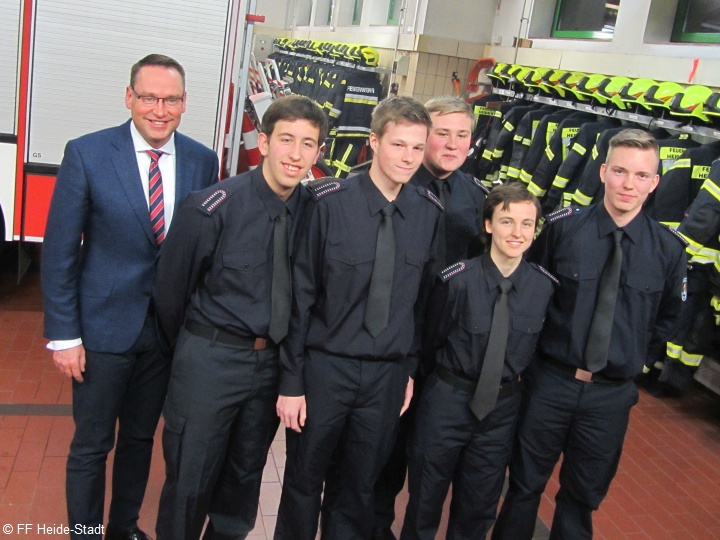 Unsere ehemaligen Jugendfeuerwehrleute mit Ulf Stecher