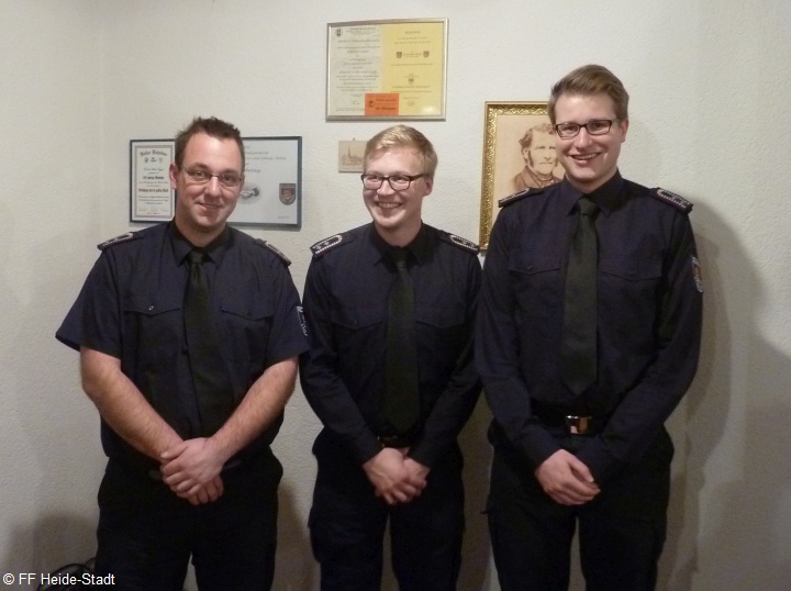 Beförderung zur Hauptfeuerwehrfrau mit drei Sternen