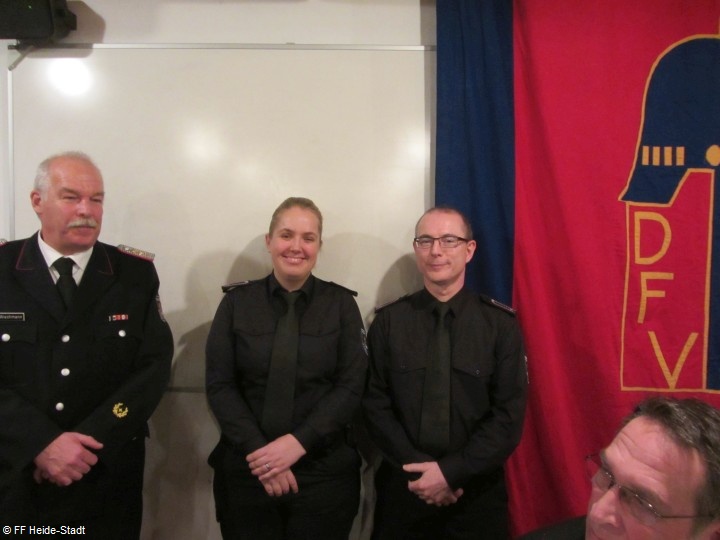 Beförderung zur Hauptfeuerwehrfrau mit drei Sternen