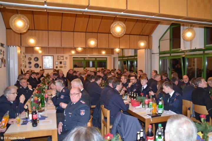 Ein Blick in den vollen Versammlungsraum