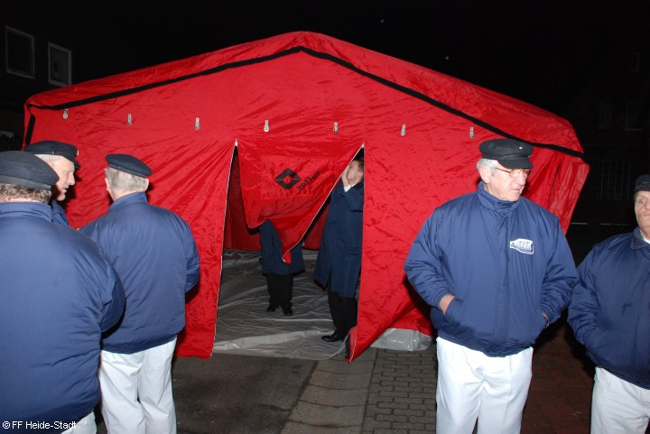 Das Zelt steht jetzt
