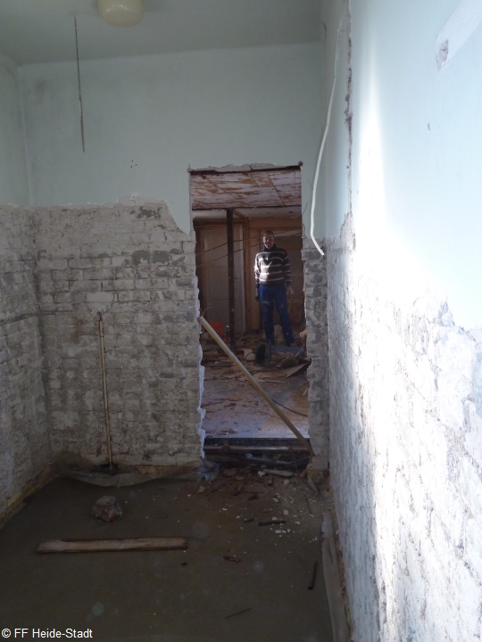 Das war das alte Bad; jetzt mit neuem Durchgang