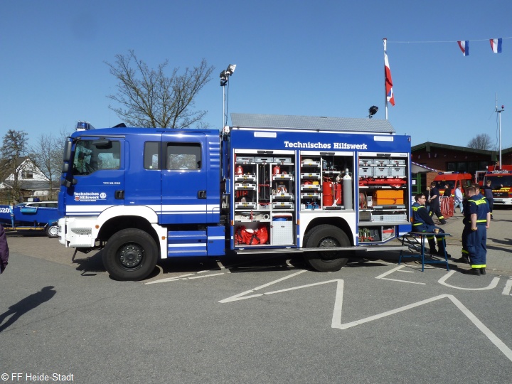 Das THW mit neuem Fahrzeug