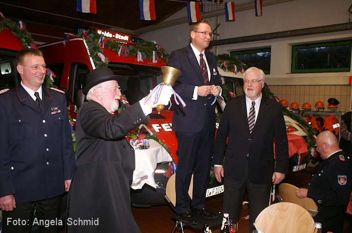 Altmarktmeister Heinrich Schulz klingelt ein