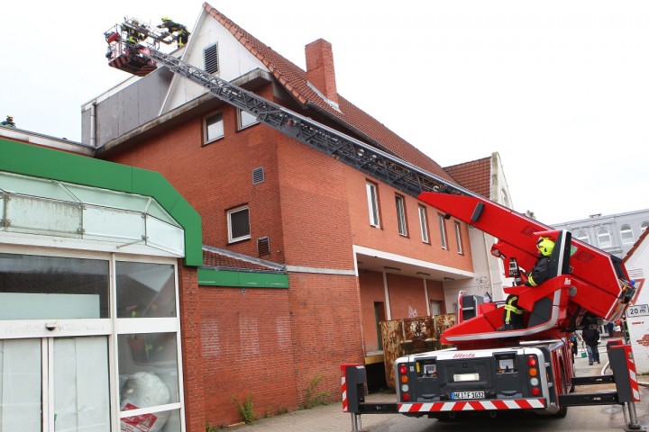Rettung der Verletzten vom Dach