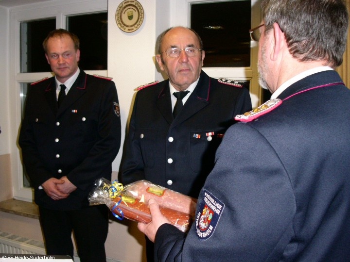 Gustav Dittmer (Beförderung zum Löschmeister und Verabschiedung in die Ehrenabteilung)