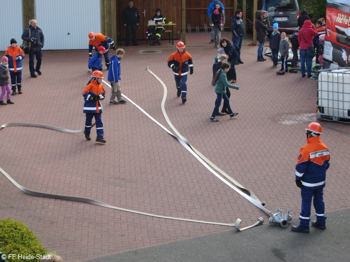 Die 2. Gruppe der Jugendfeuerwehr zeigt ihr Können