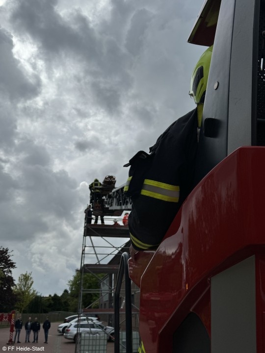 Die Besucher konnten dem Maschinisten über die Schulter schauen