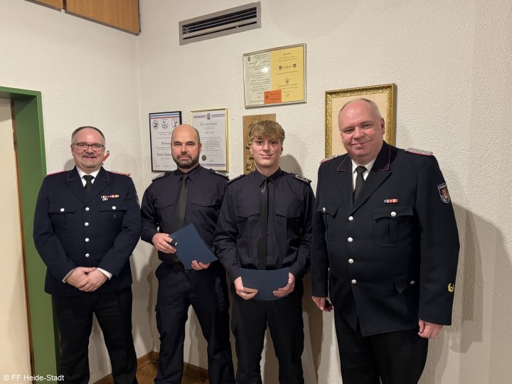 Ehrungen für 10 Jahre Mitgliedschaft in einer Feuerwehr