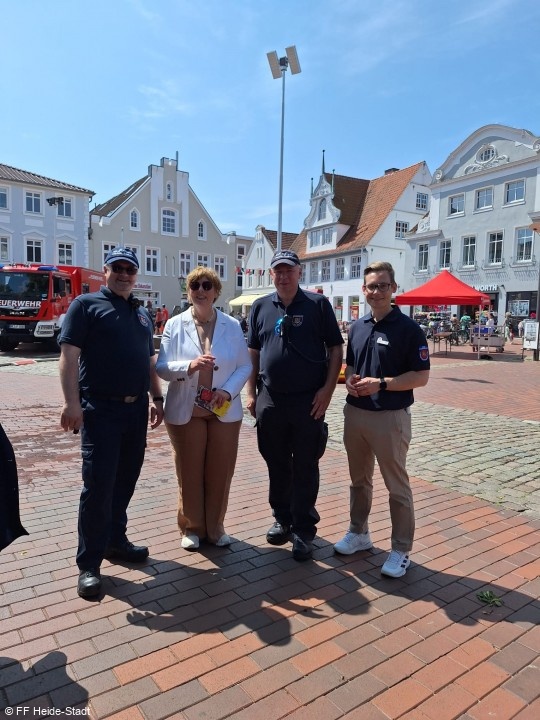 v.l.n.r.: Marco Hansen, Dr. Sabine Sütterlin-Waack, André Eichert, Landrat Thorben Schütt