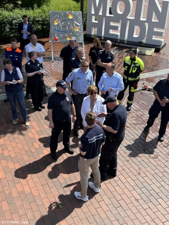 Die Ministerin im Dialog an unserem Stand