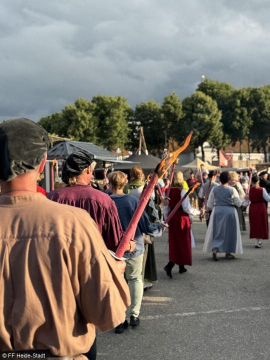 Fackelumzug zum Abschluss des Wochenendes