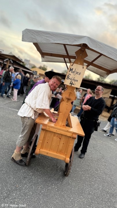 "Lecker, lecker - Matjes!"