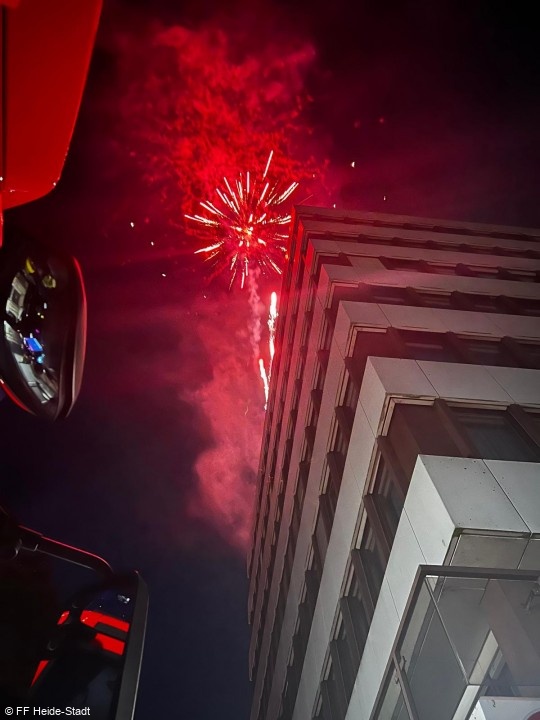 Wir stellten die Brandsicherheitswache zum Höhenfeuerwerk mit den Kameradinnen und Kameraden aus Süderholm