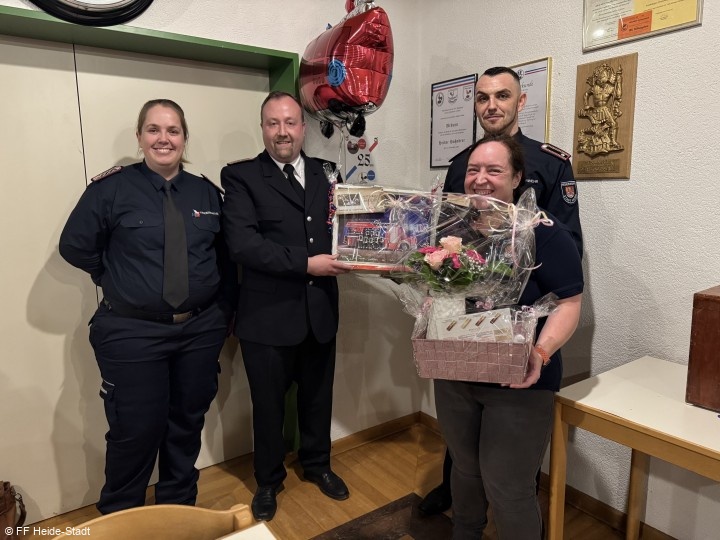 Die erste Gruppe verabschiedete sich von ihrem langjährigen Gruppenführer Johannes Meyer, Fabian Sondergeld (zweiter v.r.) ist neu gewählter Gruppenführer