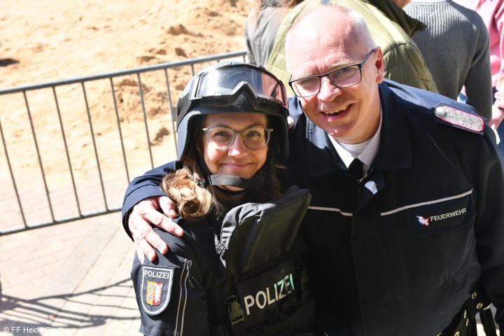 Ob im Einsatz oder beim Tag der offenen Tür - immer eine herzliche Zusammenarbeit