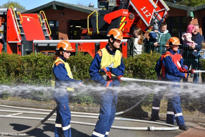 Löschangriff der Jugendfeuerwehr