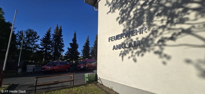 Ankunft am Gerätehaus der Freiwilligen Feuerwehr Anklam