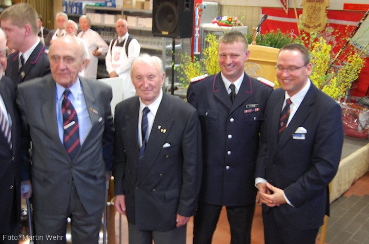 Ehrennadel für Helmut Petersen-Schmidt und Dr. Enno Wilkens