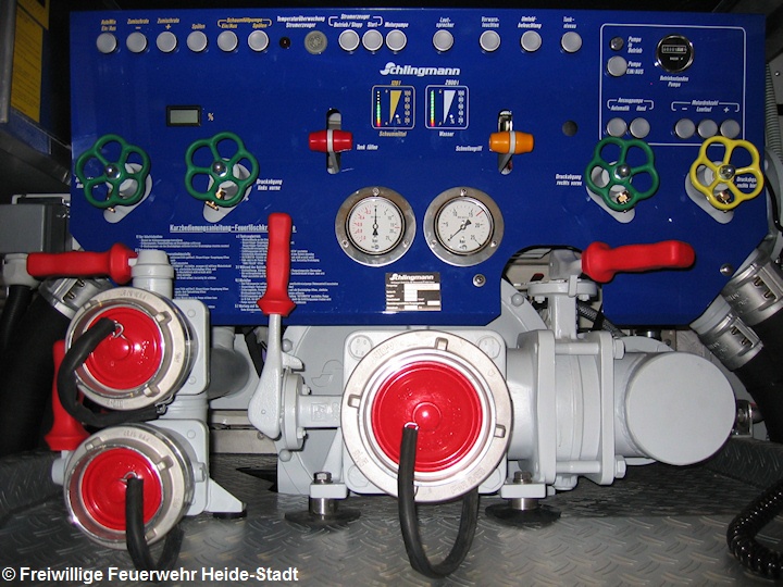  2. HLF 20 Bedienfeld Feuerwehrkreiselpumpe