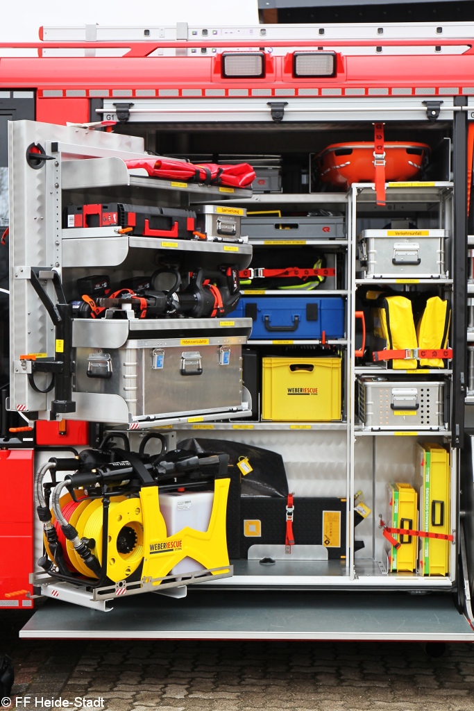 3. HLF 20  Geräteraum 1 Schwenkwand