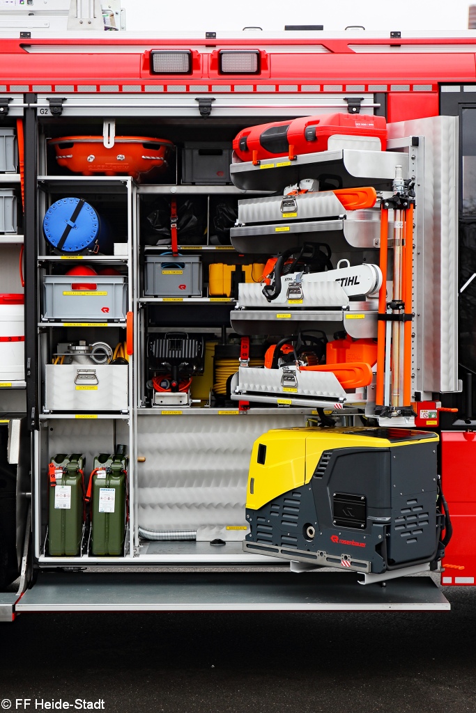 3. HLF 20  Geräteraum 2 Schwenkwand