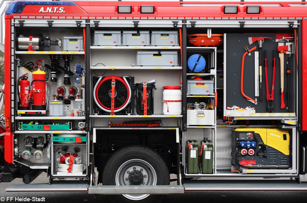 3. HLF 20  Geräteräume 2, 4 und 6